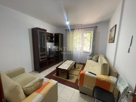 🏢 Shitet / Jepet me Qira Apartament në Bllokun Gintash, Kati i Parë