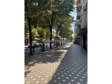 RRUGA E DURRESIT, JAPIM AMBIENT KOMERCIAL ME QIRA