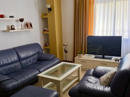 🏢Via Sulejman Pasha, vicino a Donika Center, affittasi appartamento 2+1 arredato. 75.000 LEKE