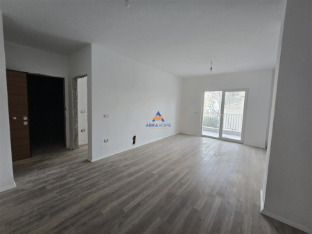 VENDESI APPARTAMENTO 1+1+BALCONE A "KOMPLEKSI AURA,LAPRAKE" 123.000 EURO