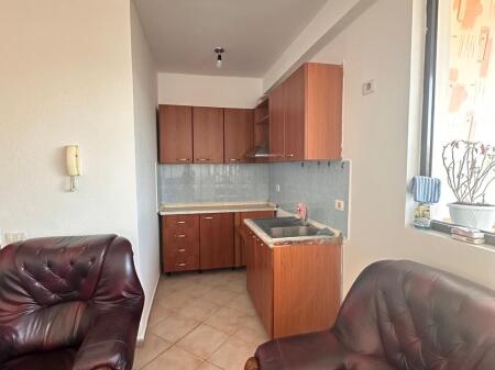 Apartament 1+1 me qira "Rr.Elbasanit"