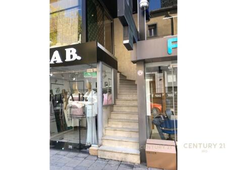 📍 Negozio Corner in Affitto a Bllok – Posizione Premium!