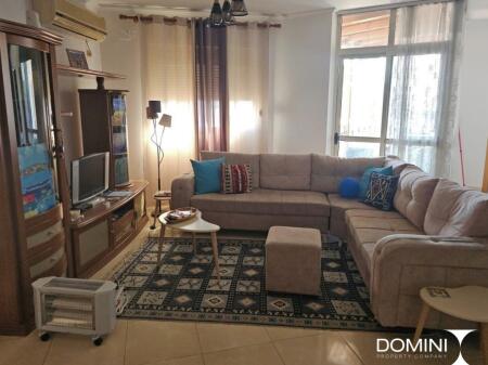 Apartament 2+1 per qira prane rruges Barrikadave