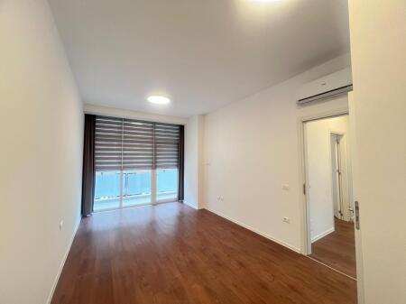 Zyre me qera Komuna e Parisit ne Tirane