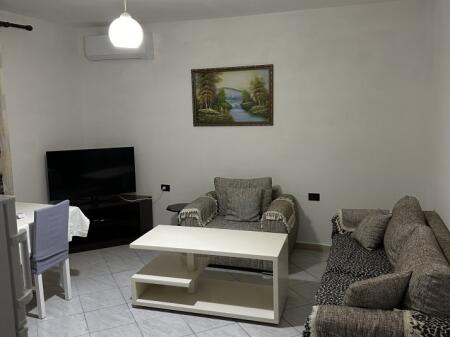 Entrance 1+1 for rent in Komune, near Kristal Center