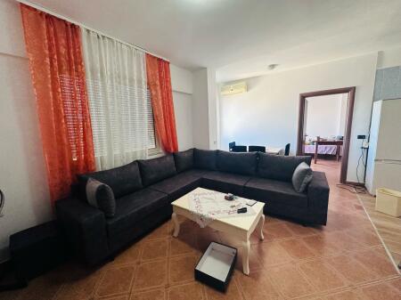 Jepet me qera apartament 2+1 me ballkon te Rruga e Kavajes tek Nela