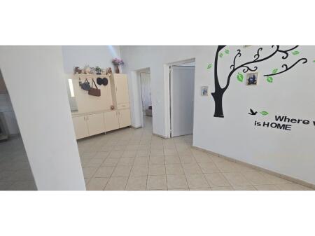 VENDESI PRIVATO IN VENDITA NELLA ZONA DEL KOMBINAT! (COMUNE DI VAQARR)