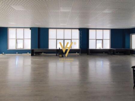 BUSINESS PREMISES 240 M2 FOR RENT ON BARDHYL STREET 2,500 EURO