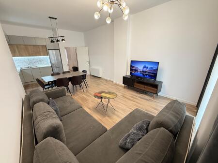 📢 Qira – Apartament 2+1+2 + Parking 📍 21 Dhjetori, Rruga e Kavajës – Kompleksi SQ21 💶 Çmimi: 1,000 €/muaj