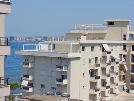 AFFITTASI A LUNGO TERMINE MONOLOCALE NELLA ZONA DELL'ACQUA FREDDA VICINO A RRAPIT