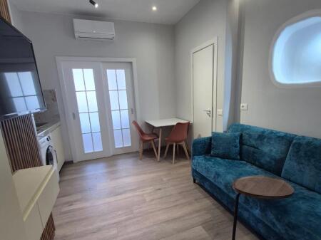 21-Dhjetori,jepet me qira apartment 1+1! 500 Euro