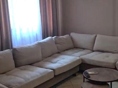 🏢Ne zonen e 21 Dhjetorit,Rr.Shefqet Musaraj jepet me qera apartament 2+1,i mobiluar.65,000Leke