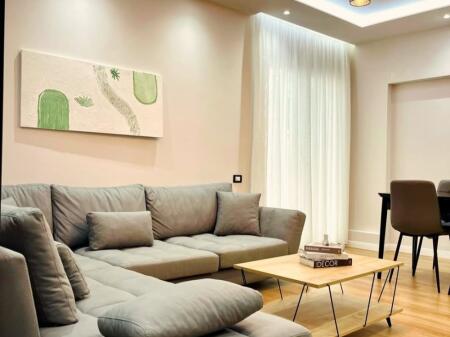Prane Kompleksit Delijorgjit Shitet Apartament 2+1+2 i Sapo Mobiluar