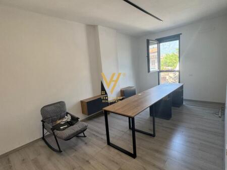 OFFICE 55 M2 FOR RENT ABOVE THE NEW MATERNITY 350 EURO