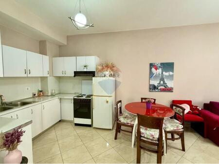 *APARTAMENT 1+1 PER QIRA ***GOLDEN PARK*