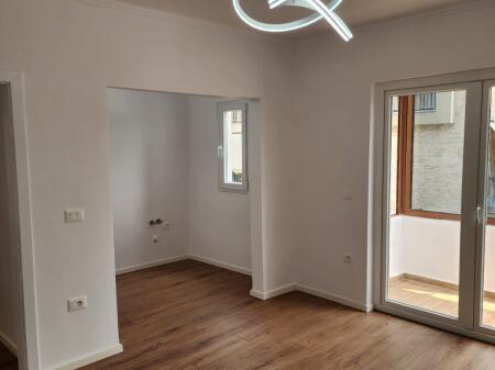 Apartment 1+1 for sale at Oxhaku near Xhamia Xhura