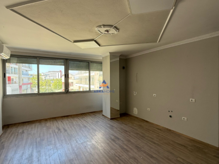 IN VENDITA APPARTAMENTO 2+1+BALCONE "COMUNE DI PARIGI" 165.000 EURO.