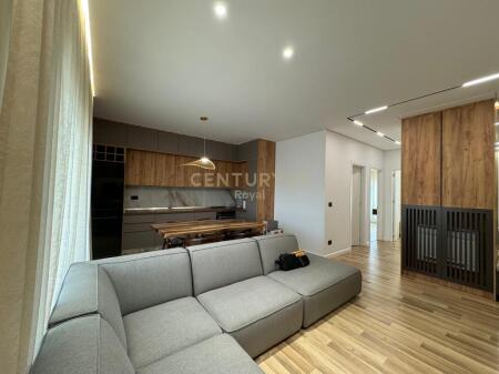 🏢 Jepet me Qira Apartament 2+1+2 + Verandë + Post Parkimi – Pranë TEG, Tiranë