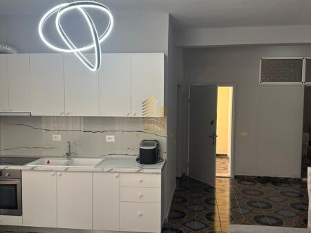 Affitto, Appartamento 2+1+balcone+ Posto Auto, Via Kavaja di fronte a Deliorgjit, 550 Euro/mese