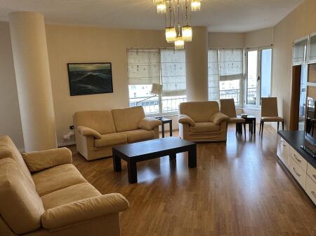 Apartament me qera ne qender Durres 3+1