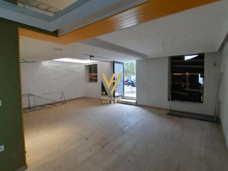 SHOP FOR SALE 61 M2 ON FERIT XHAJKO STREET 115,000 EURO