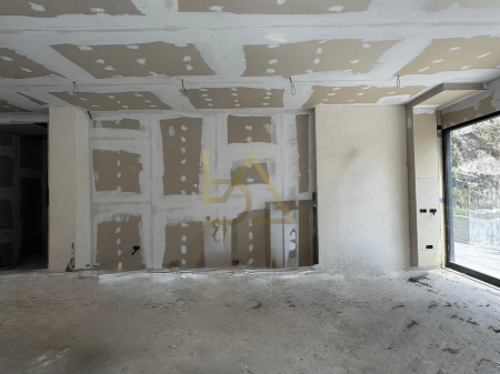Shop for Sale – Golden Investment Opportunity in the Heart of Vorë