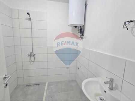 Shitet apartament 1+1  mbrapa Higjenës, tek shkolla Osman Myderizi
