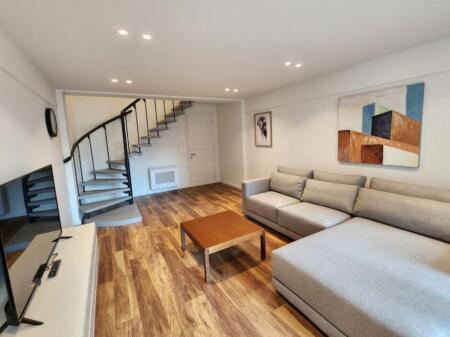 🌟 Appartamento duplex moderno in affitto nel centro di Tirana, vicino a Piazza Skanderbeg