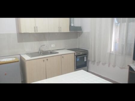 Tirane, affitto appartamento 1+1 al 1° piano, 50 m² 300 € (Via Kadillari)
