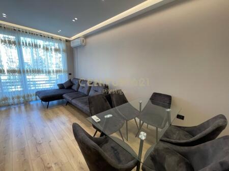 Apartament 1+1 me qira – pranë nënkalimit, Komuna e Parisit, Tiranë