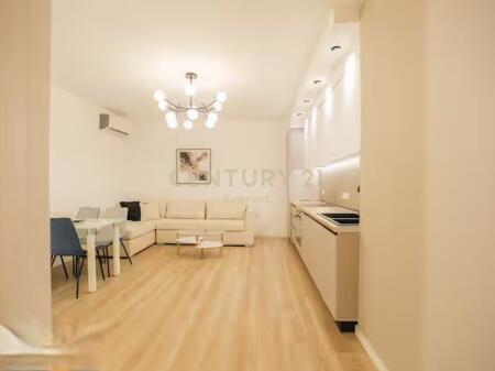🏡 Jepet me Qira Apartament 2+1 – Sheshi Wilson, Tiranë