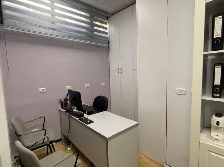 ZYRE ME QIRA ISH EKSPOZITA 30.000 LEKE
