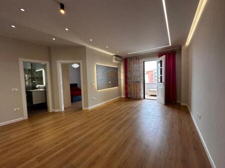 Shitet, Apartament 1+1 Prane Eleonores, Kodra e Diellit, Tirane.