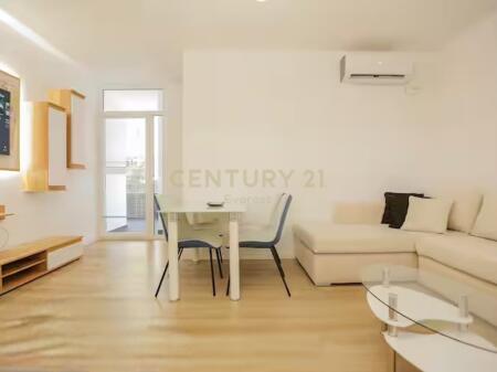 Jepet me Qira Apartament 2+1 te sheshi Wilson!