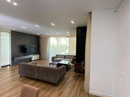 📣 Villa Individuale in Vendita 🏡 📍 TEG, Tirana – zona elite e tranquilla💰 Prezzo:1,300,000 Euro