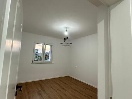 VENDESI APPARTAMENTO 1+1 VIALONE ZOGU I PARE 153.000 EURO