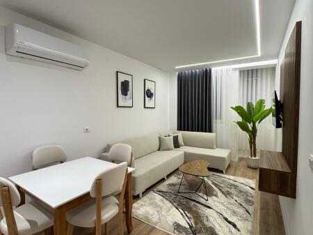 Shitet apartament 1+1 lluks ne Qender.