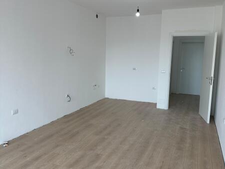 Shitet Apartament 1+1 prane Rruges se Elbasanit, Tiranë