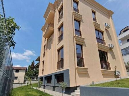 🏡 Villa in Affitto in Via Elbasan
