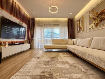 Shitet, Apartament 2+1+2+Post Parkimi, Xhamlliku,Tirane