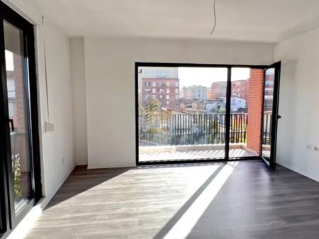 In vendita, Appartamento 1+1+balcone, Via Qemal Stafa, 172.000 Euro