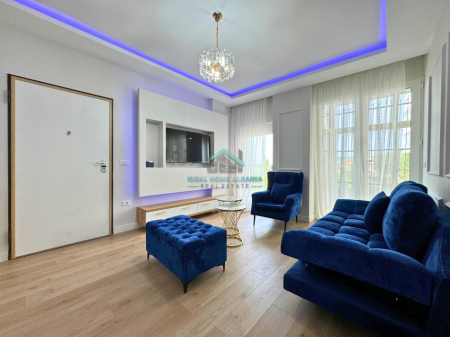 Uje i Ftohte,Vlore-Shitet apartament 2+1 (ME PAMJE NGA DETI)