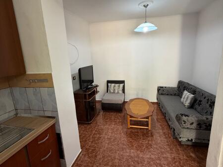 Appartamento 1+1 in affitto in Via Besa (30.000 leke)