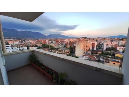 JAPIM ME QIRA APARTAMENT 3+1+2 NE BRRYL,PRANE MATERNITETIT TE RI !