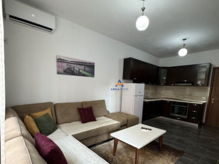 AFFITTASI APPARTAMENTO 2+1+BALCONE "UNAZA E RE,KOMPLEKSI ARLIS" 540 EURO.