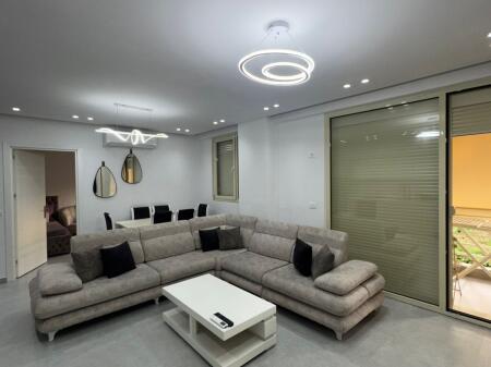 📢 Jepet me Qira – Apartament 2+1 📍 Shkozë, Kompleksi Tom Doshi💶 Çmimi: 400 €/muaj