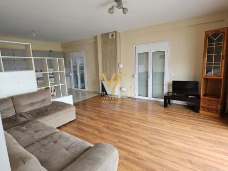 JEPET APARTAMENT 3+1+2+BLK ME QERA NE SAUK 550 EURO