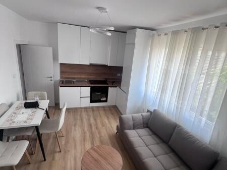 APARTAMENT ME QERA 1+1 RRUGA KAVAJES 700 EURO