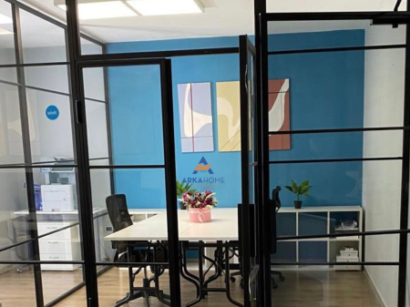 OFFICE SPACE FOR RENT 132M2 "BRIGADA VIII STREET, BLLOK" 2500 EURO (NEGOTIABLE).