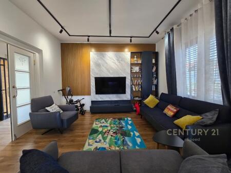 🌟 Apartment 3+1+2 for rent with parking space in Sauk të Ri, Tirana